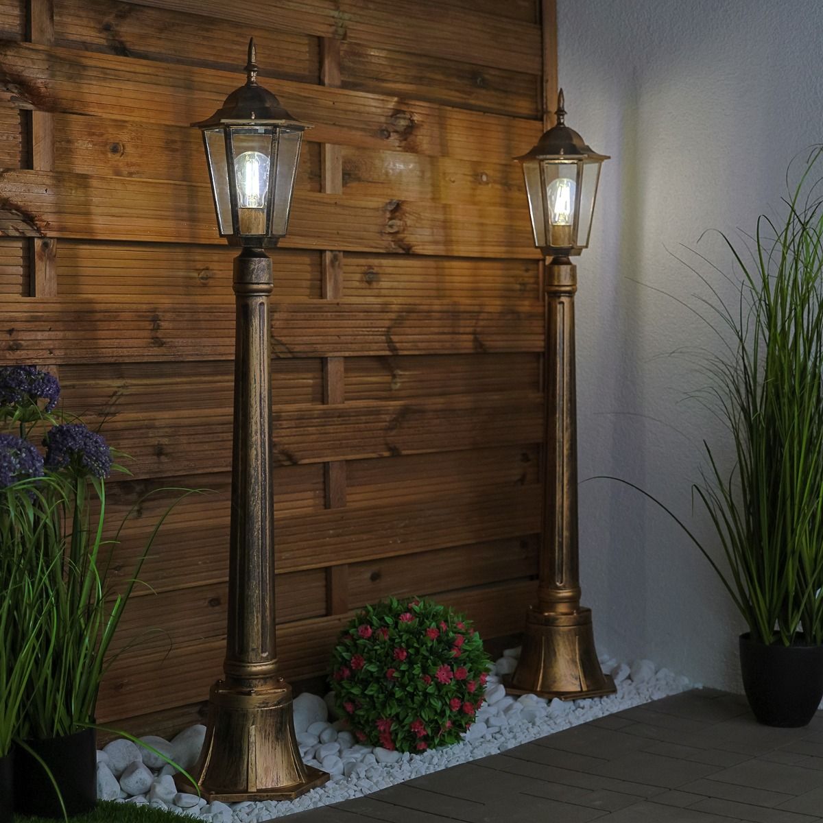 Havelampe – Lav udendørs lanterne på stang – 1 m høj – E27 – Patina