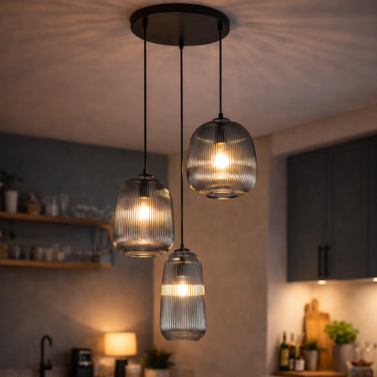 Hængelampe Sort Ribbet Røget Glas – 3 Lys - Arno