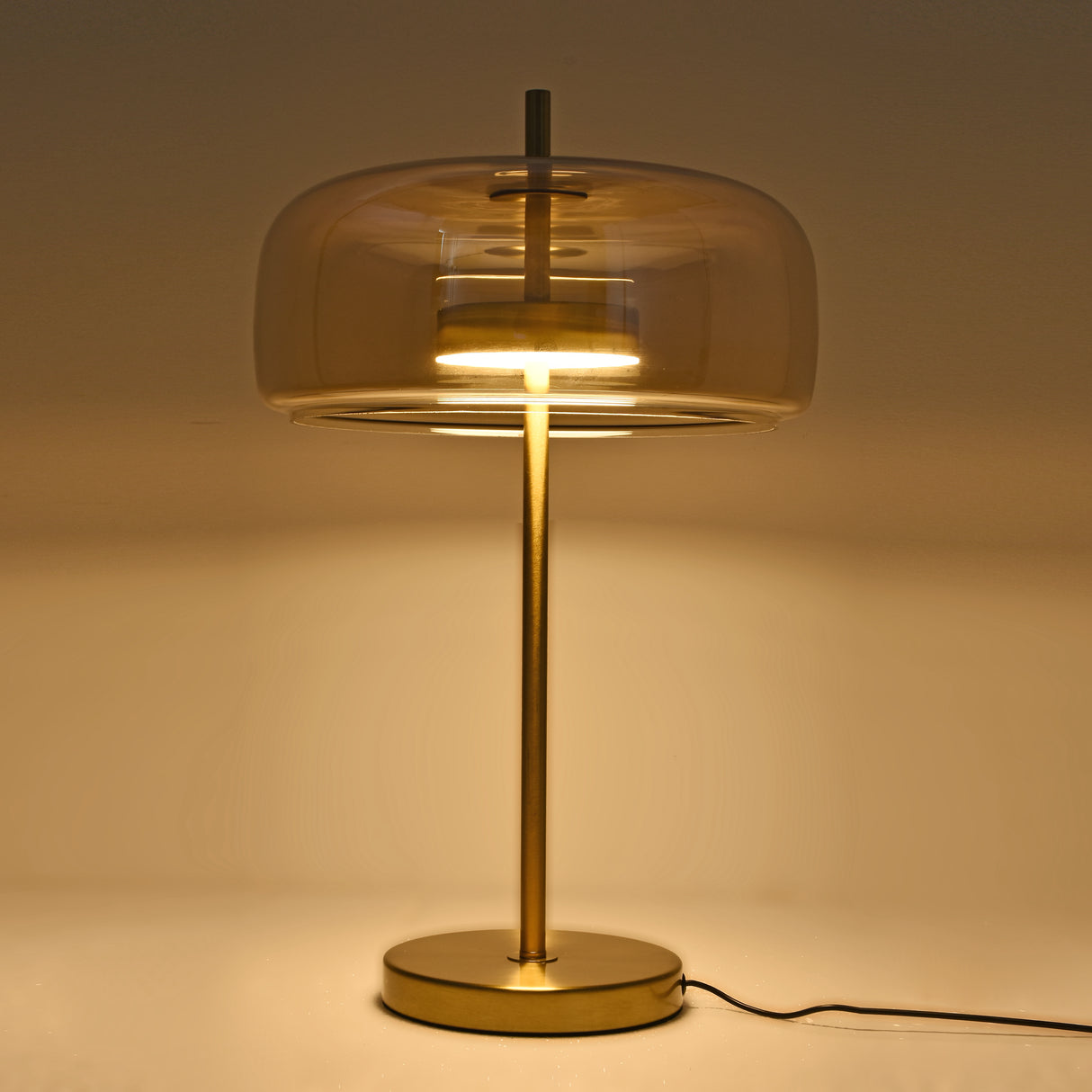 Lune bordlampe - Messing med ravfarvet glas - Integreret lyskilde