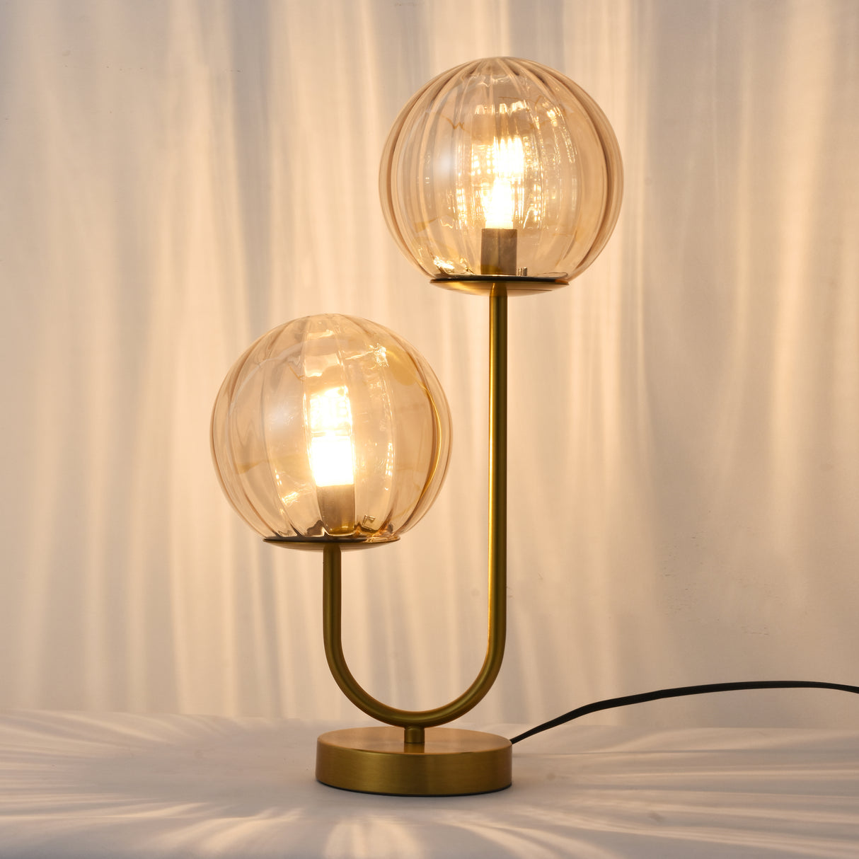Bordlampe Linda - Messing med ravfarvet glas - 2 lys