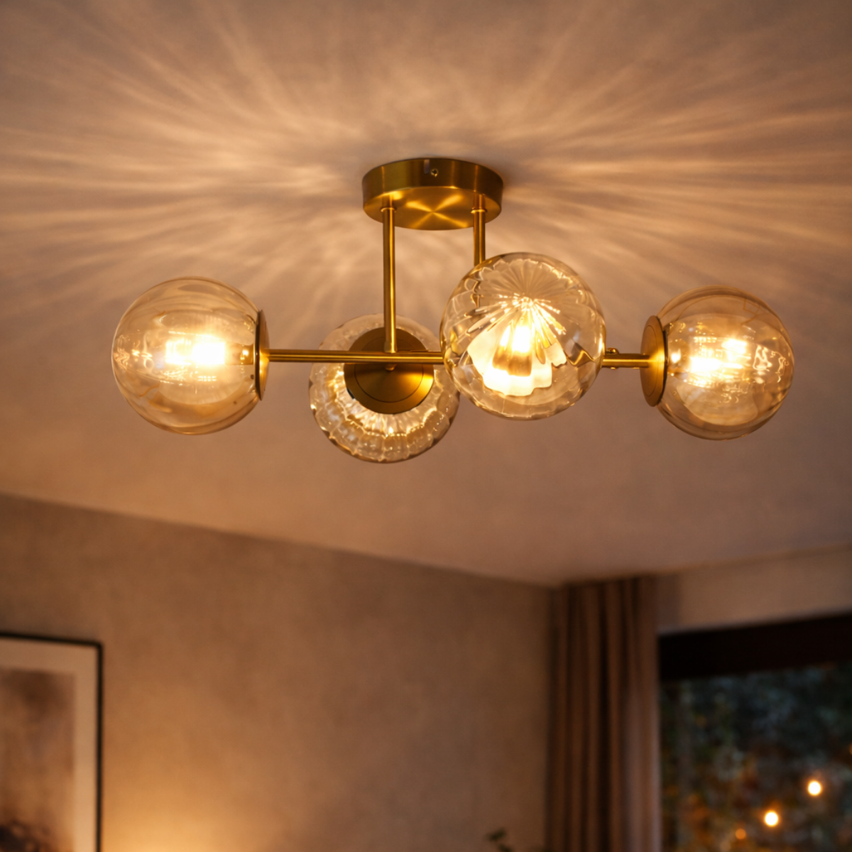 Loftlampe Guld - 4 Ravfarvede Glaskugler - Joy