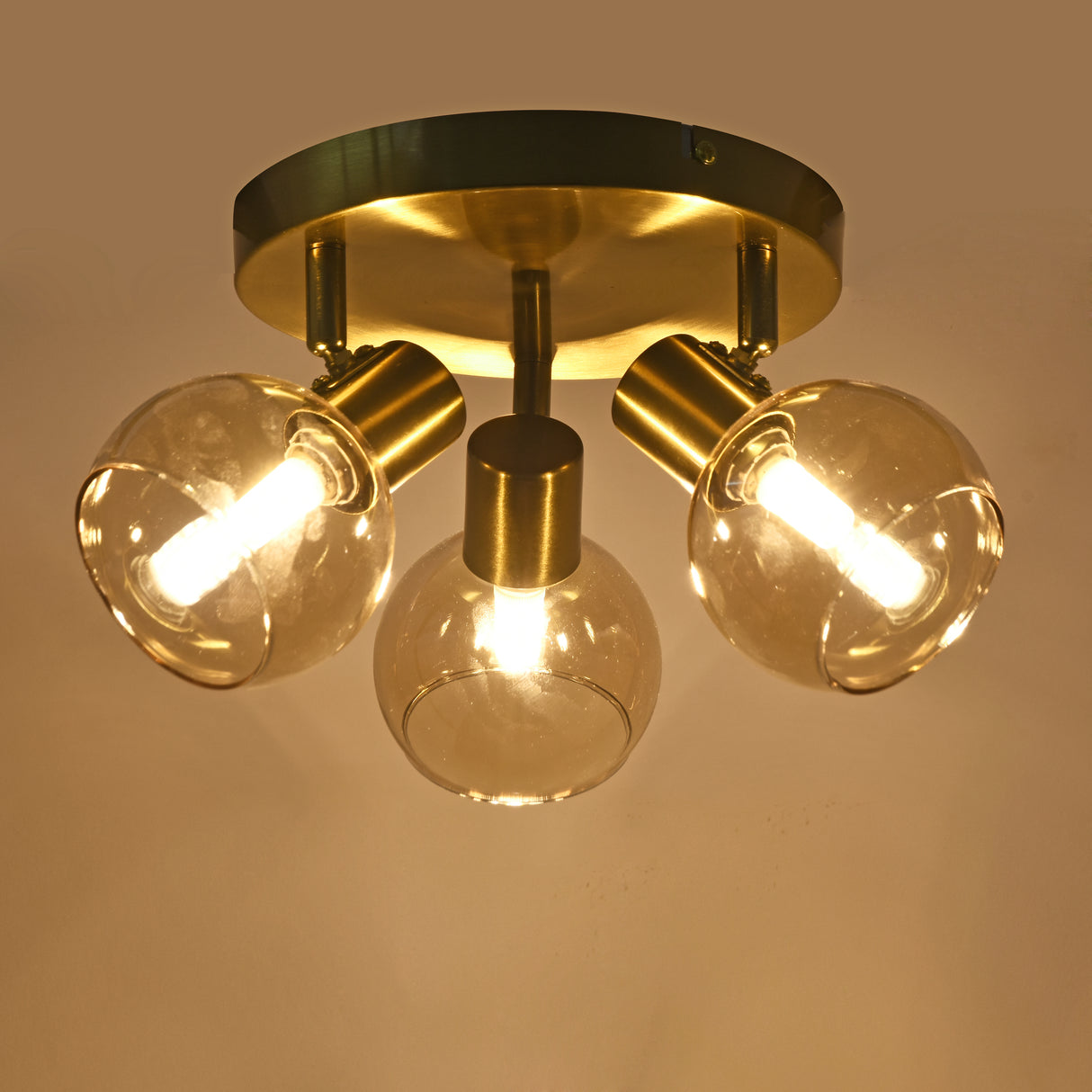 Loftlampe Guld - 3 Ravfarvede Glaskugler - Nora