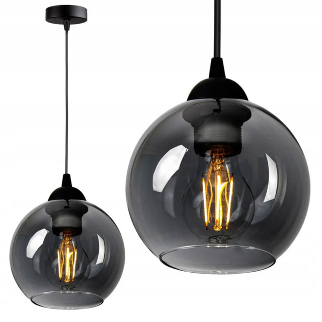 Zwarte hanglamp industrieel met smoke glazen bol voor eettafel