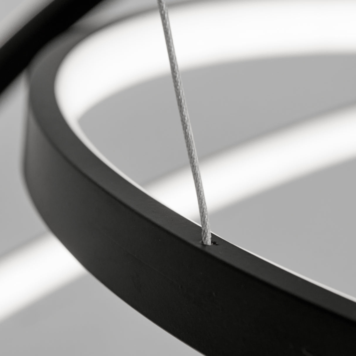 Design Hængelampe Sort - LED 3 farver - Tre ringe - Justerbar i højden - Spisestue - Stue