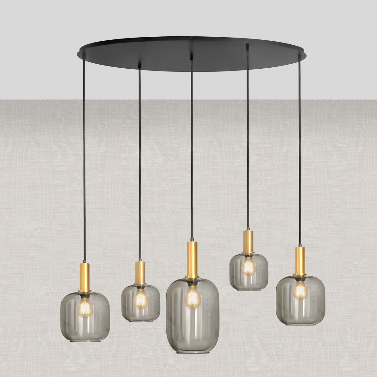 Oval pendellampe – sort med gulddetaljer og røget glas, 5-lampe